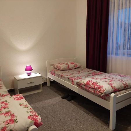 Apartman Amelaa Kulen Vakuf Exteriör bild