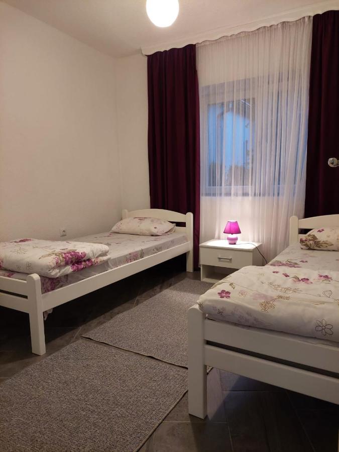 Apartman Amelaa Kulen Vakuf Exteriör bild
