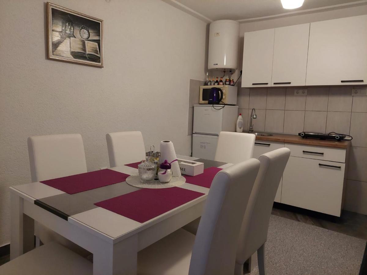 Apartman Amelaa Kulen Vakuf Exteriör bild