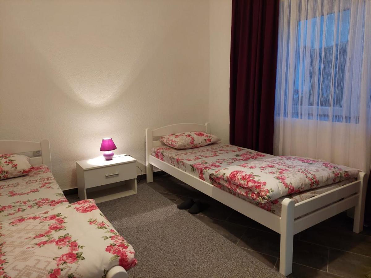 Apartman Amelaa Kulen Vakuf Exteriör bild
