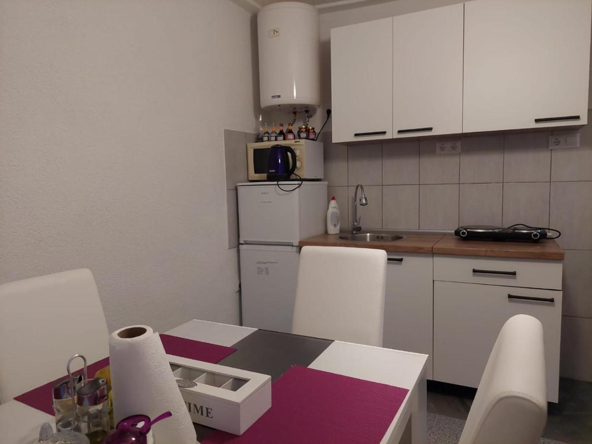 Apartman Amelaa Kulen Vakuf Exteriör bild