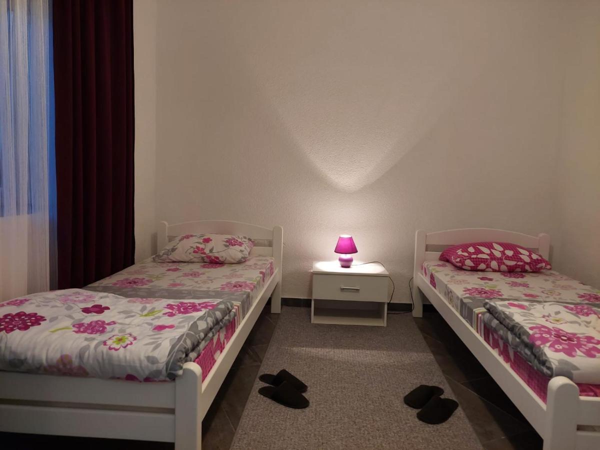 Apartman Amelaa Kulen Vakuf Exteriör bild
